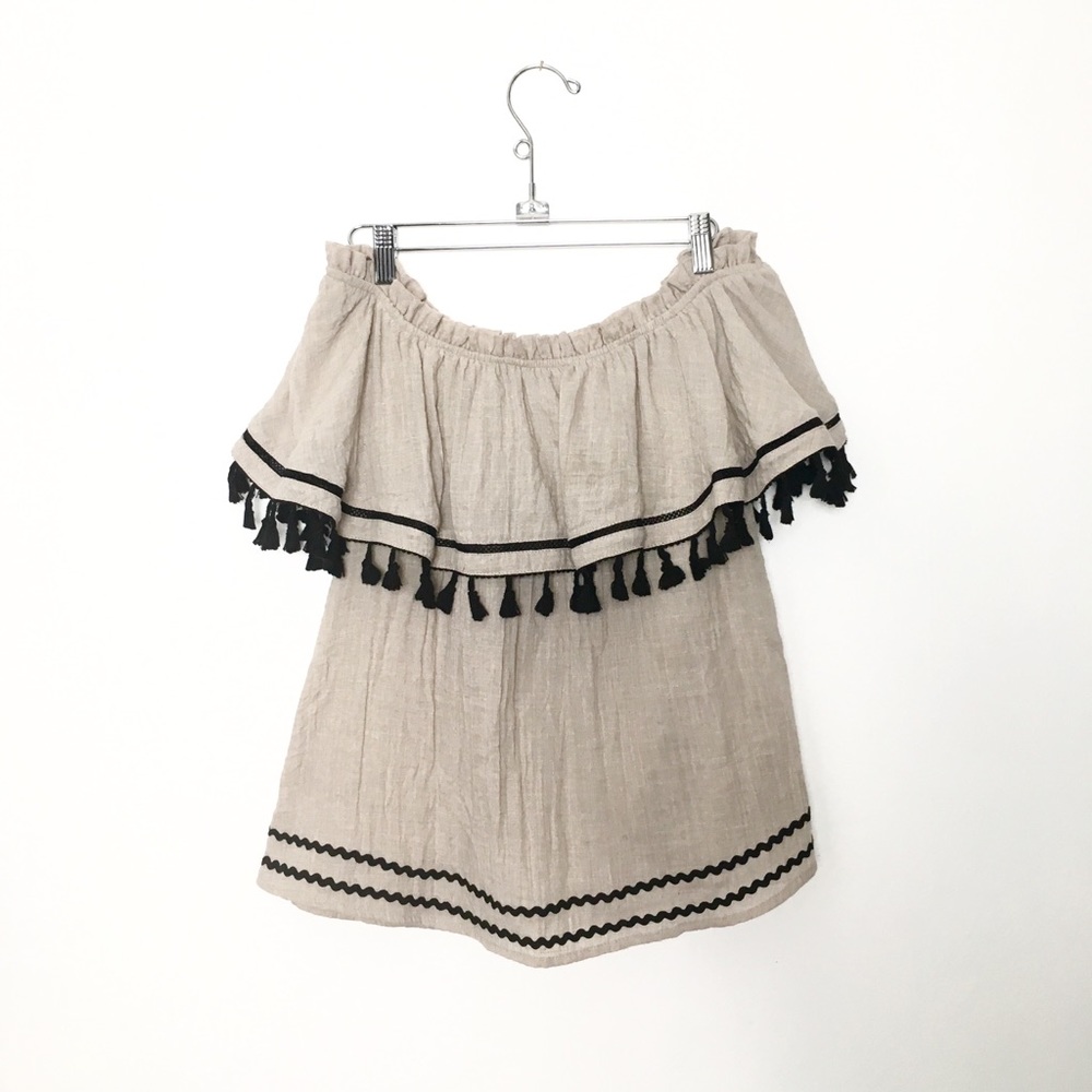 MISS LOVE off the shoulder linens tassel top